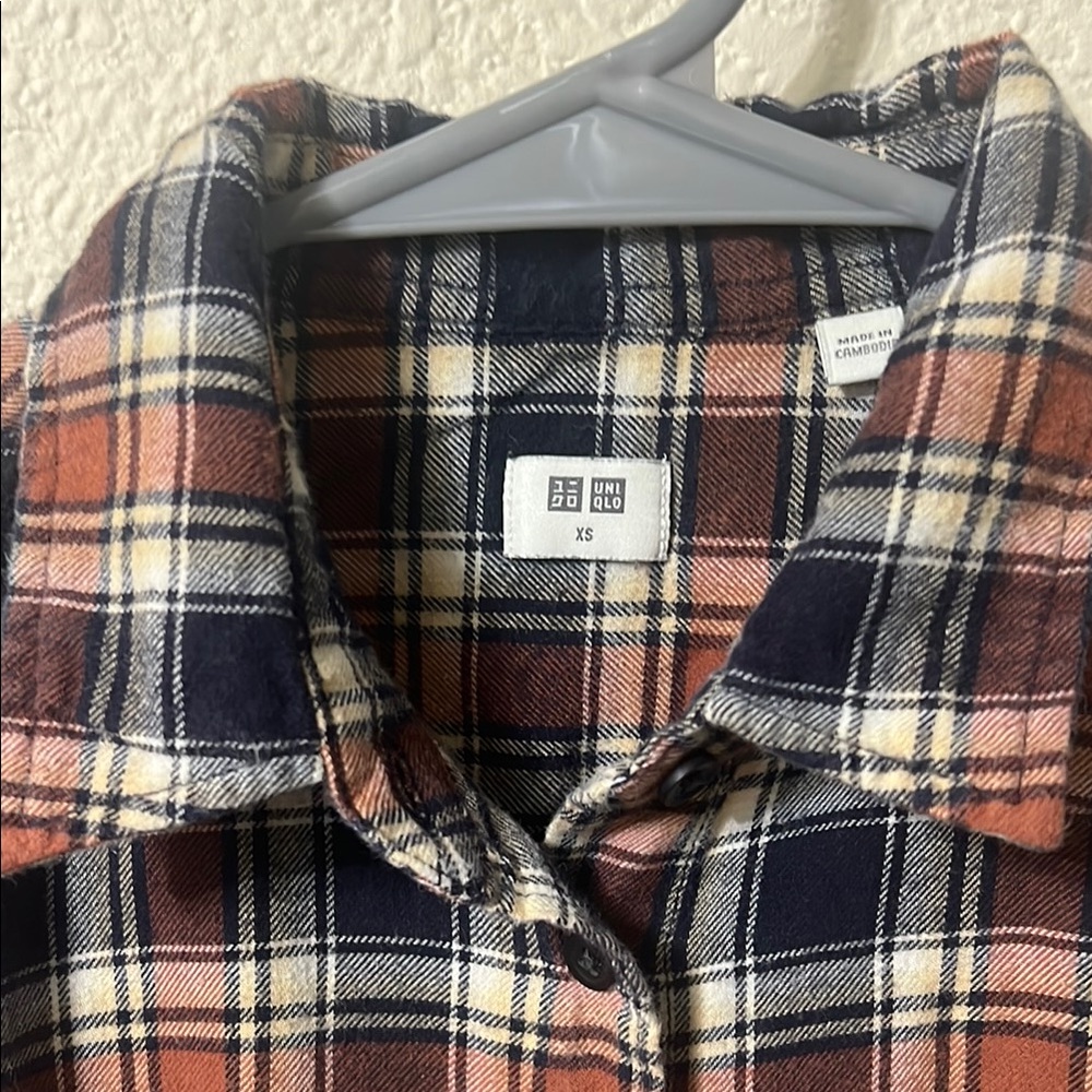 Uniqlo Unisex Plaid Shirt - Picture 2 of 2